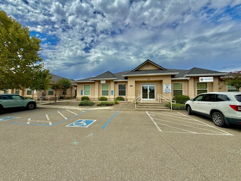 More Photos Of 1425 Victor Ave, Redding Office For Lease