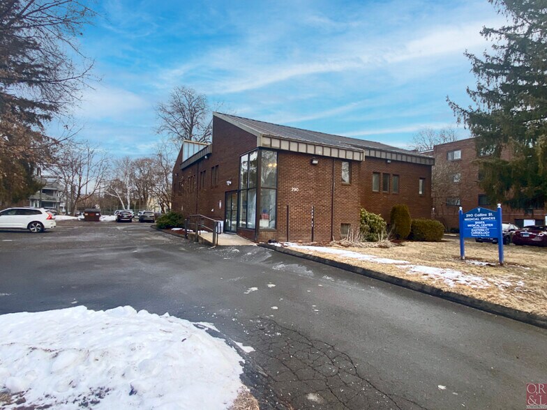 More Photos Of 290-294 Collins St, Hartford Medical For Lease