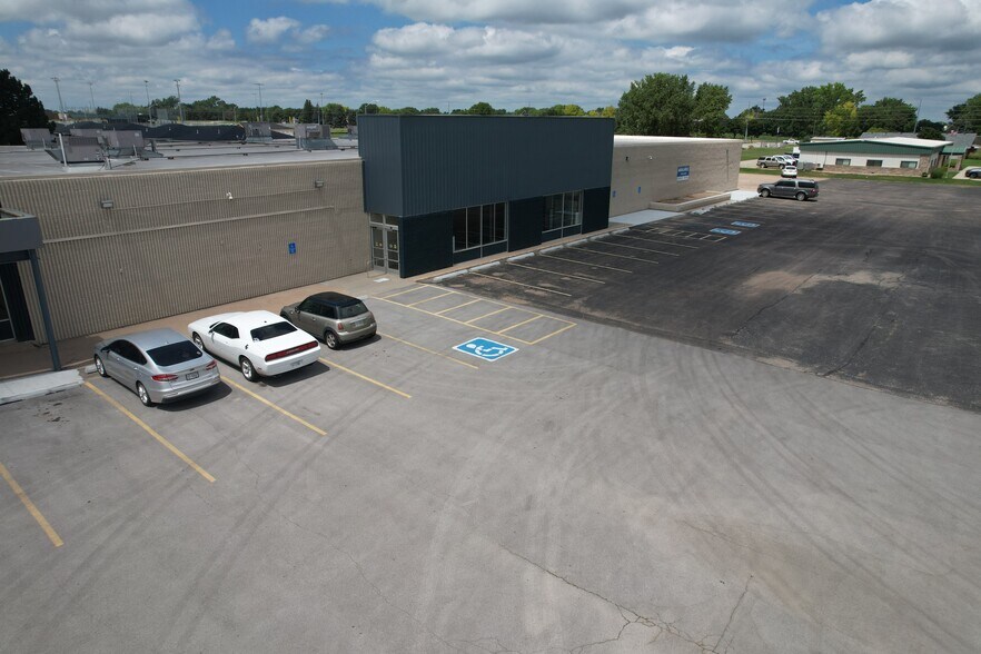 More Photos Of 1419-1533 Burlington St, Holdrege Unknown For Lease