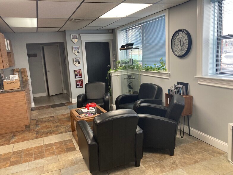 More Photos Of 4090 Austin Blvd, Island Park Service For Lease