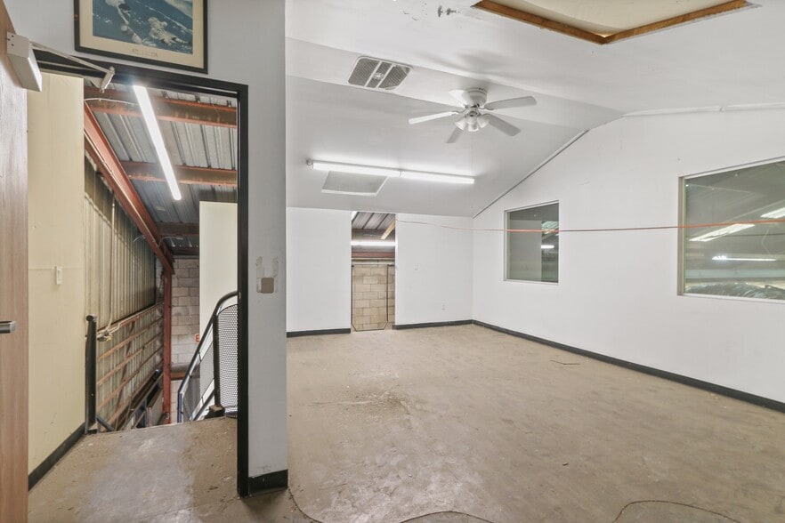 More Photos Of 1410-1412 Elwood St, Los Angeles Warehouse For Sale
