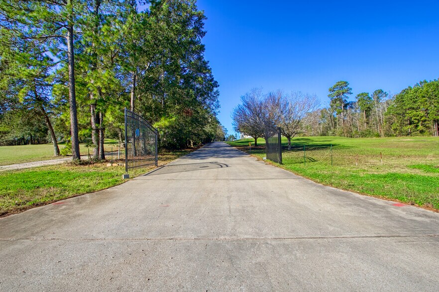 More Photos Of 464 McCaleb, Montgomery Specialty For Sale