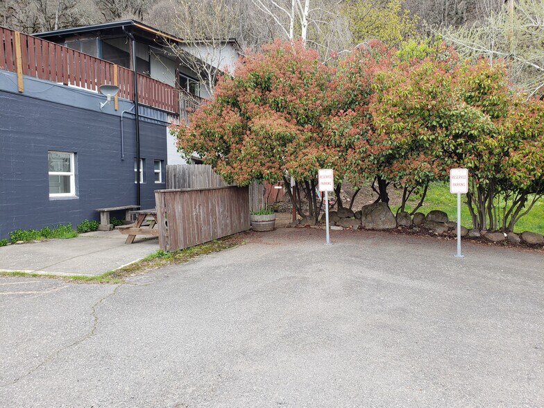 More Photos Of 63281 WA-14, Underwood Flex For Sale