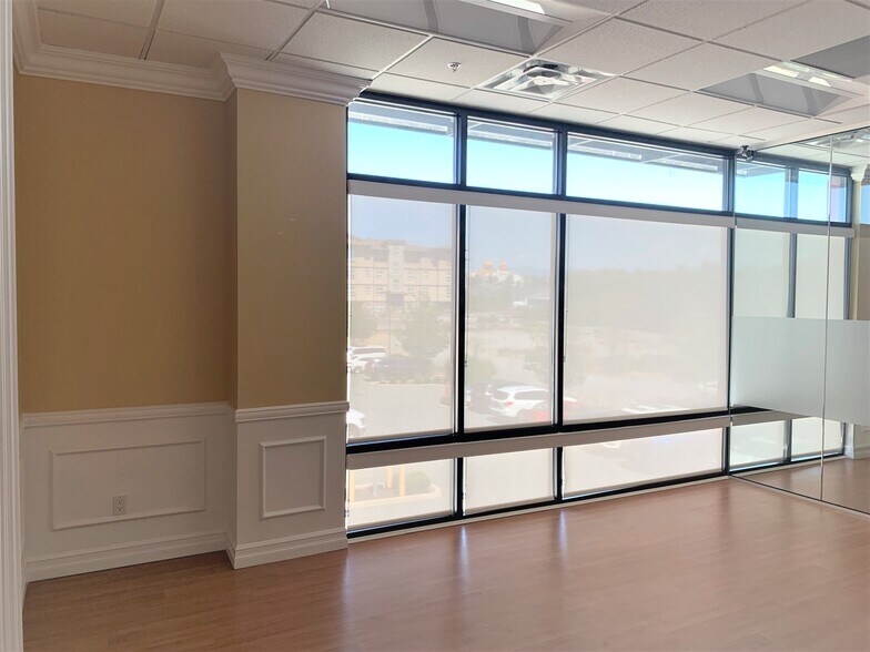 More Photos Of 30475 Cardinal Ave, Abbotsford Office For Sale