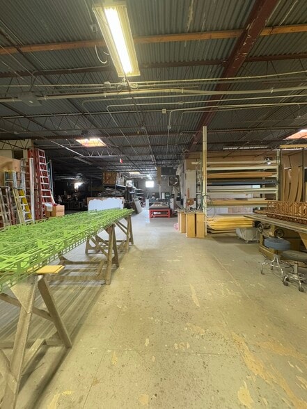 More Photos Of 2808 McGowan St, Dallas Distribution For Sale