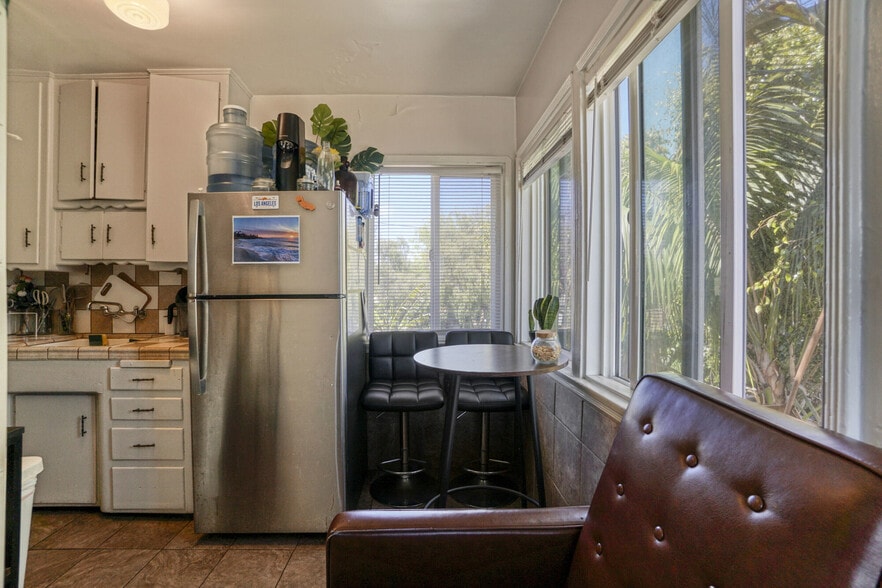 More Photos Of 2045 Penmar Ave, Venice Apartments For Sale