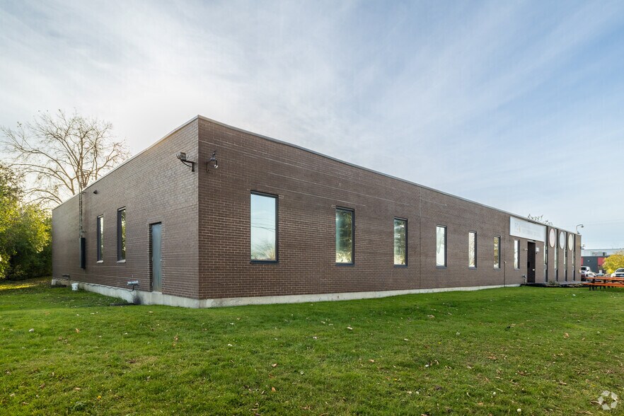 More Photos Of 920 Belfast Rd, Ottawa Flex For Lease