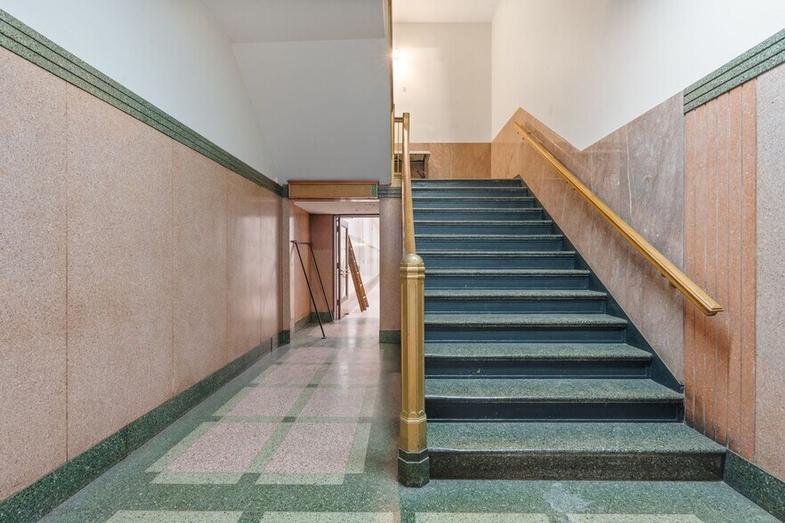 More Photos Of 175 W Washington St, Chicago Office For Sale