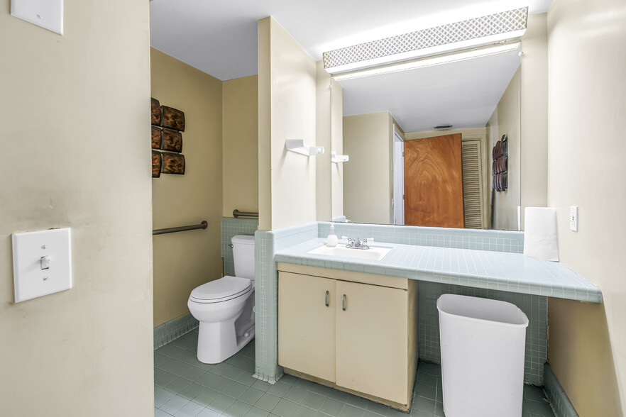 More Photos Of 2363 1st Ave N, Saint Petersburg Office For Sale