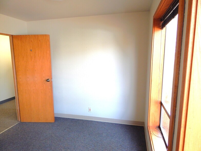 More Photos Of 272 Medical Loop, Roseburg Office For Sale