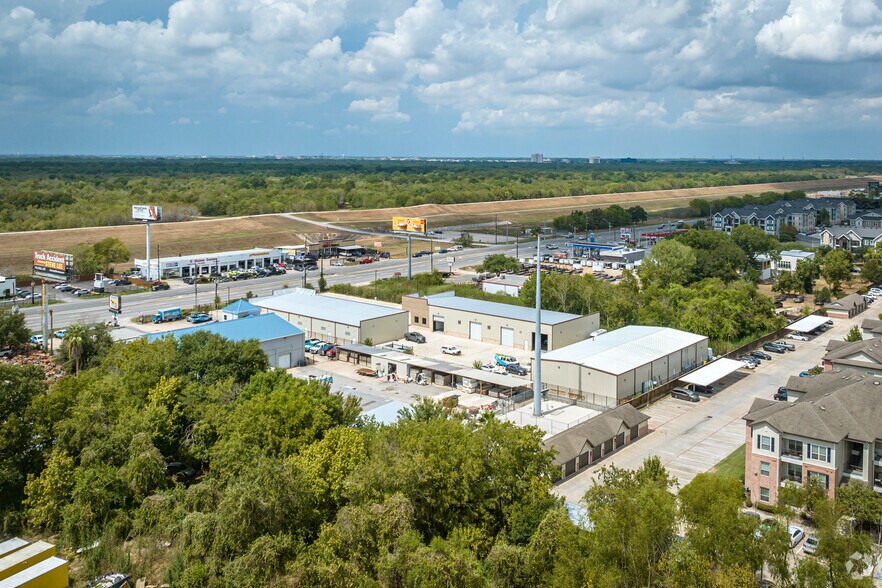 More Photos Of 1631 Highway 6 S, Houston Warehouse For Lease
