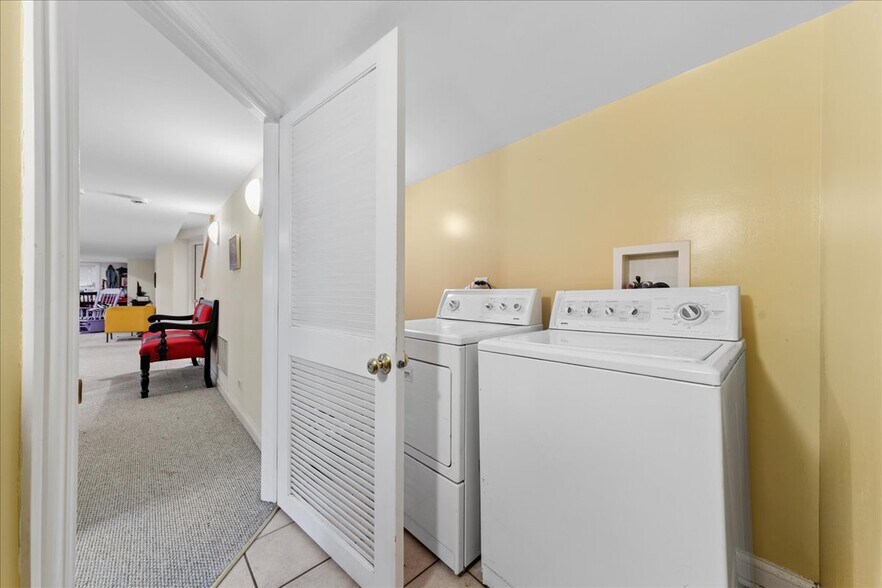 More Photos Of 1723 W Foster Ave, Chicago Multifamily For Sale