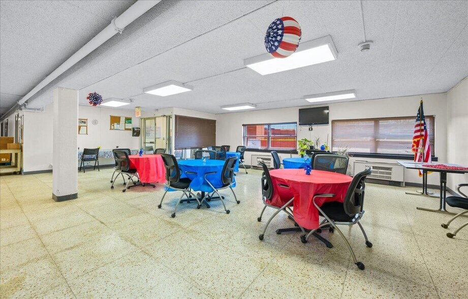 More Photos Of 2406 Fowler Ave, Omaha Office For Sale