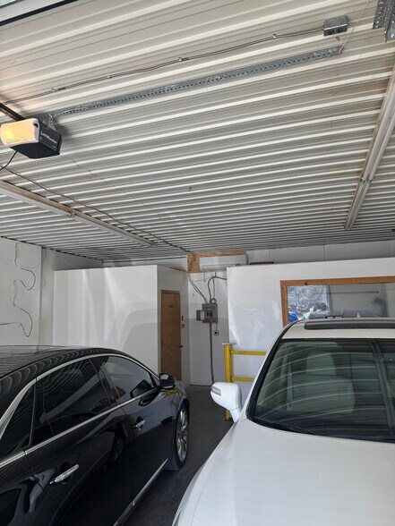 More Photos Of 855 Maple St, Lawrence Warehouse For Lease