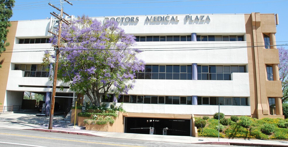More Photos Of 10515 Balboa Blvd, Granada Hills Medical For Lease