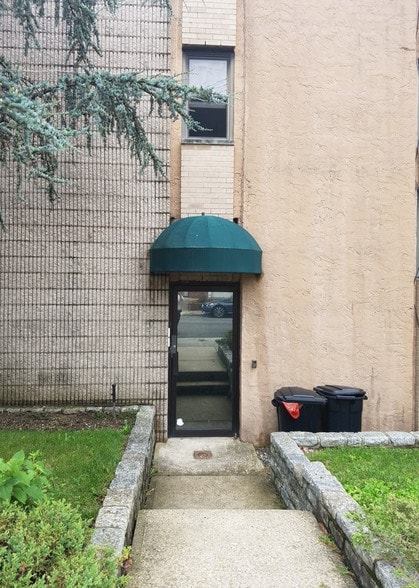 More Photos Of 4621 Little Neck Pky, Little Neck Office Residential For Sale