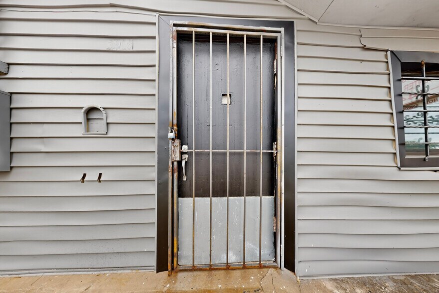 More Photos Of 3818 S Lancaster Rd, Dallas Flex For Lease