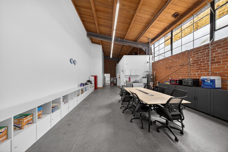 More Photos Of 5221 Pacific Blvd, Huntington Park Warehouse For Sale