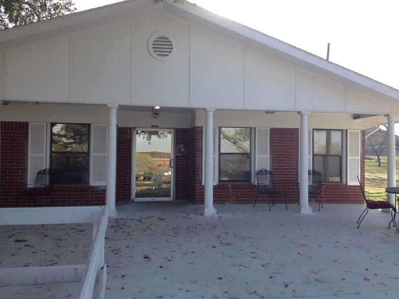 More Photos Of 209 Country Club Dr, Karnes City Rehabilitation Center For Lease