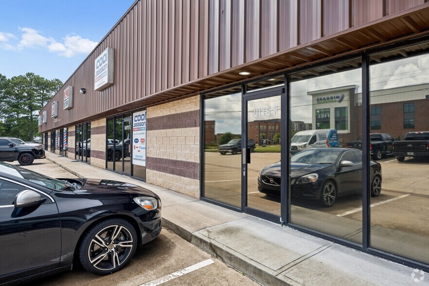More Photos Of 105 Enterprise Dr, Cumming Unknown For Lease