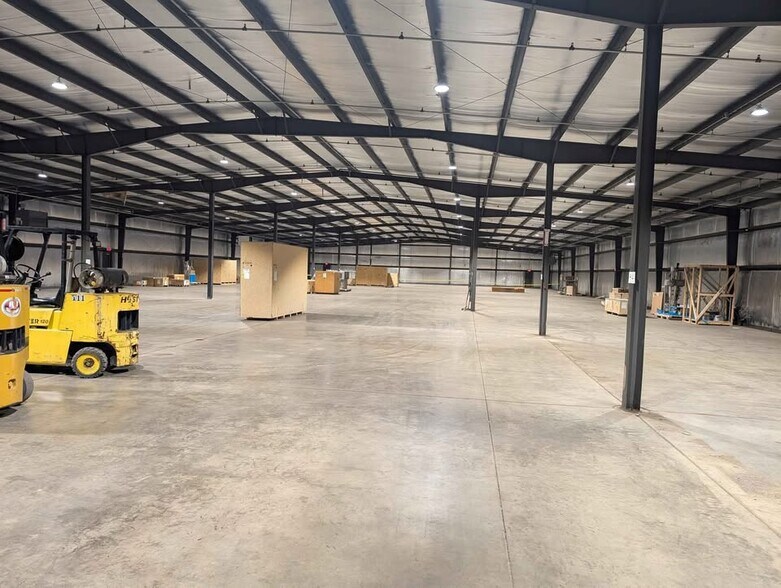 More Photos Of 2240 Boyd Rd, Export Warehouse For Lease