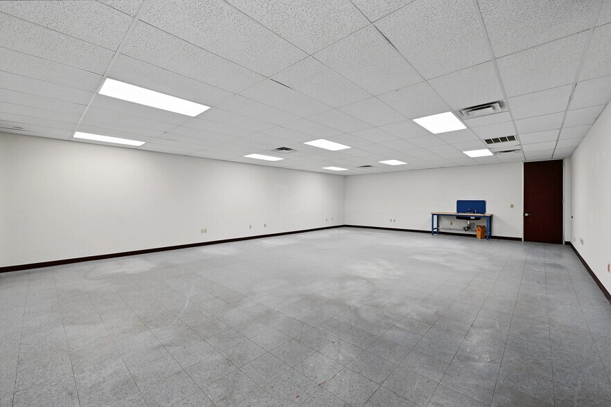 More Photos Of 10845 Strang Rd, La Porte Warehouse For Lease
