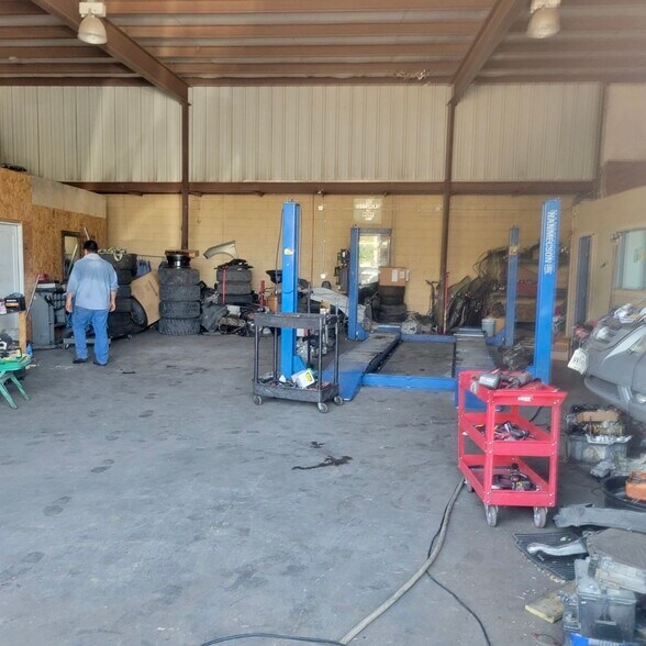 More Photos Of 9415 S RL Thornton Fwy, Dallas General Retail For Sale