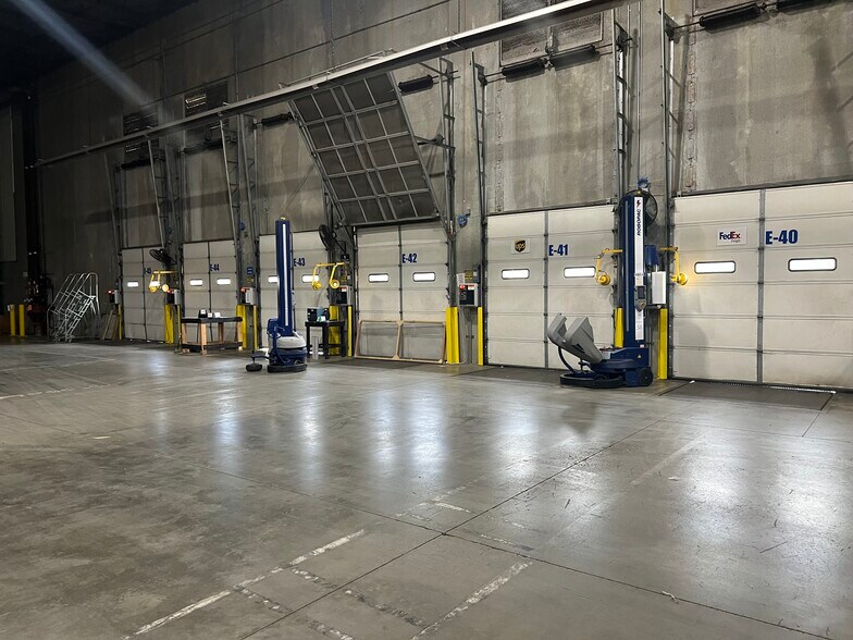 More Photos Of 80 Micro Dr, Jonestown Distribution For Lease