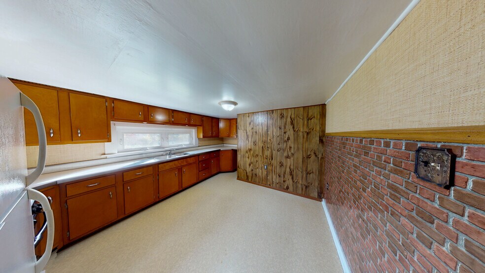More Photos Of 3098 Woodland Rd, Ambridge Multifamily For Sale