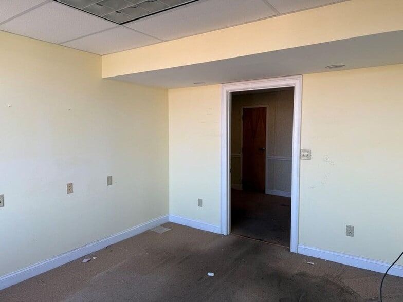 More Photos Of 327 Main St, Greenwood Office For Sale