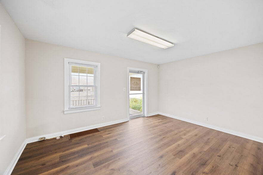 More Photos Of 4734 Dixie Hwy, Louisville Loft Creative Space For Lease
