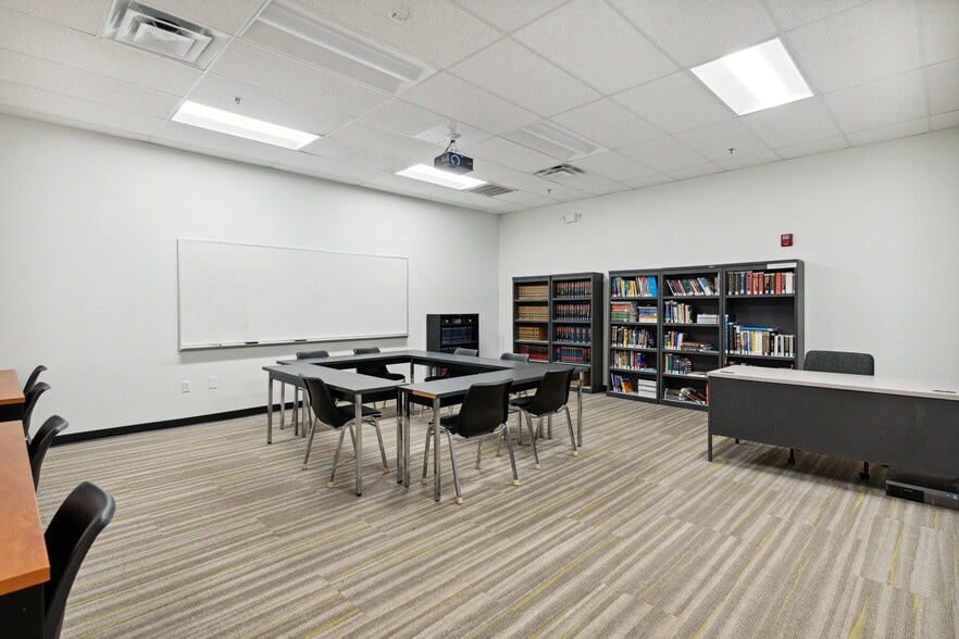 More Photos Of 8085 Rivers Ave, North Charleston Office For Lease
