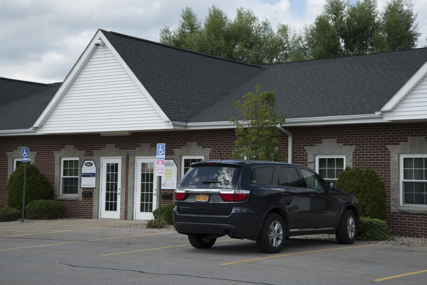 More Photos Of 2801-2829 WEHRLE Dr, Williamsville Medical For Lease