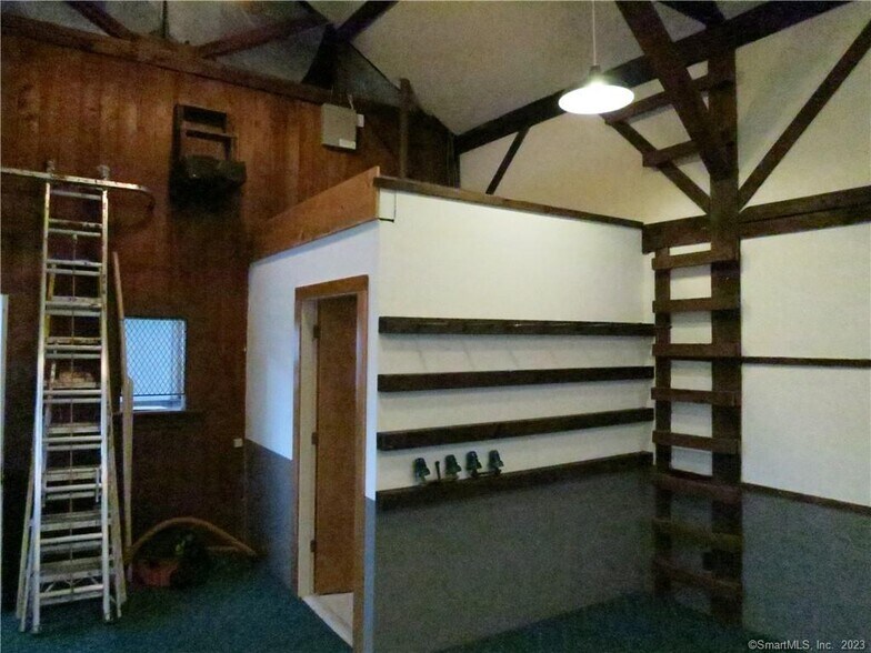 More Photos Of 187 Lebanon Ave, Colchester Freestanding For Lease