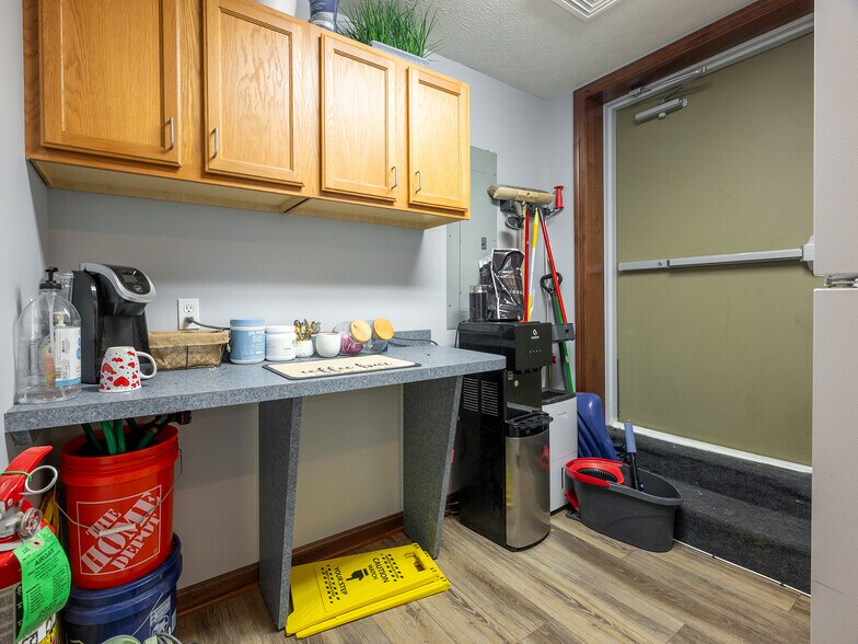 More Photos Of 105 6th Ave, Saint Albans Medical For Sale