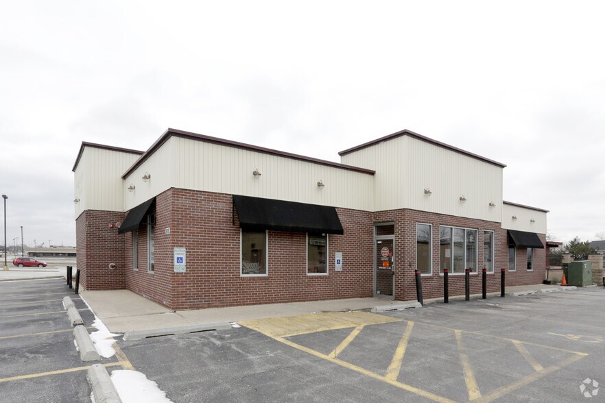 More Photos Of 6010 S Cass Ave, Westmont Restaurant For Sale