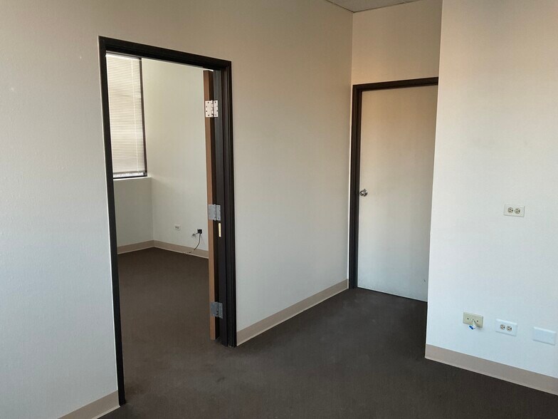 More Photos Of 7388 S Revere Pky, Centennial Showroom For Lease