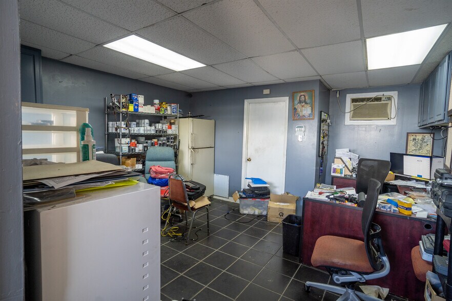 More Photos Of 5507 E Colonial Dr, Orlando Auto Repair For Sale