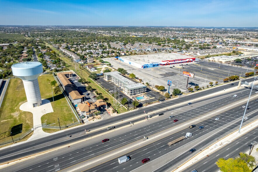 More Photos Of 2015 SW Loop 410, San Antonio Freestanding For Sale