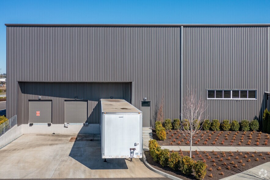 More Photos Of 11501 SW Amu St, Tualatin Manufacturing For Sale