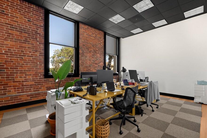 More Photos Of 11 5th St, Petaluma Loft Creative Space For Sale
