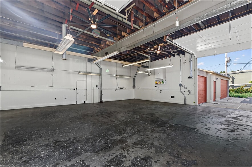 More Photos Of 8708 N 28th Ave, Omaha Service For Sale