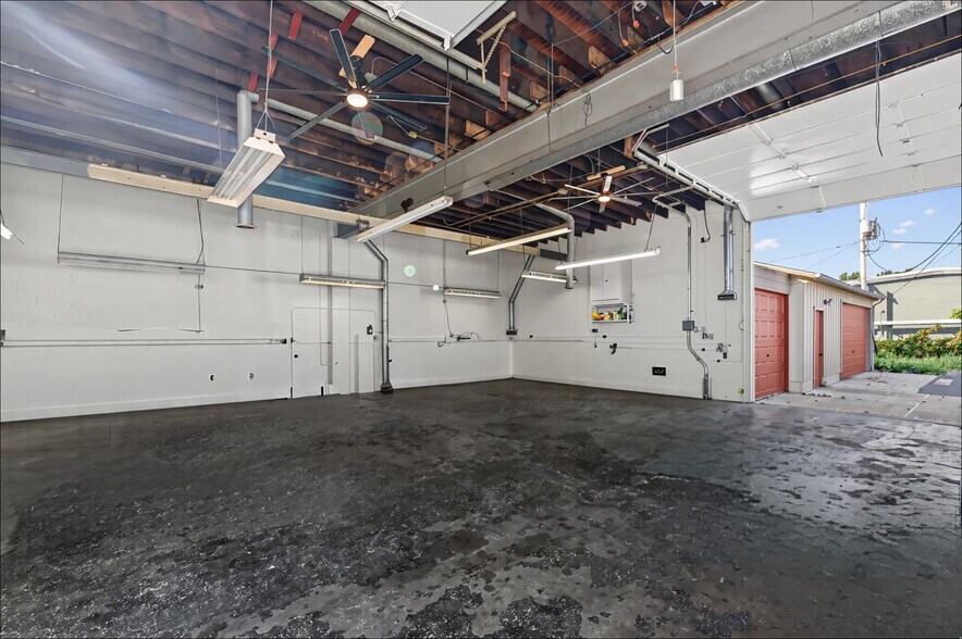 More Photos Of 8708 N 28th Ave, Omaha Light Manufacturing For Sale