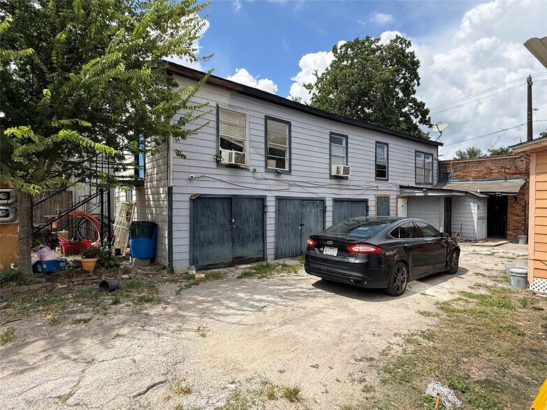 More Photos Of 2319 McKee St, Houston Apartments For Sale