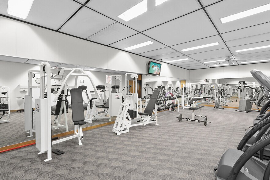 More Photos Of 3451 Hammond Ave, Waterloo Telecom Hotel Data Hosting For Lease