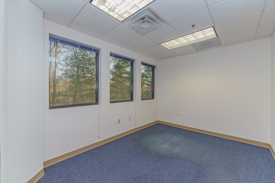 More Photos Of 10 Maxwell Dr, Clifton Park Medical For Lease