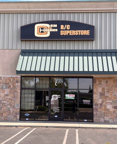 Primary Photo Of 401 Bangs Ave, Modesto General Retail For Lease