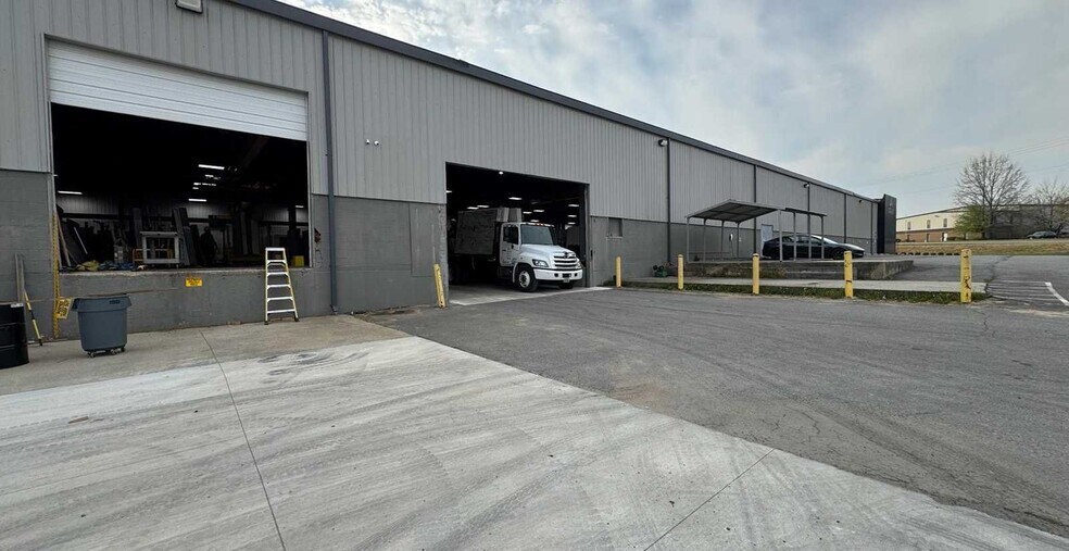 More Photos Of 10440 Leadbetter Rd, Ashland Warehouse For Sale