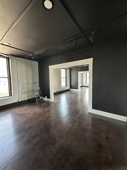 More Photos Of 1511 E 6th St, Austin Storefront Retail Office For Lease