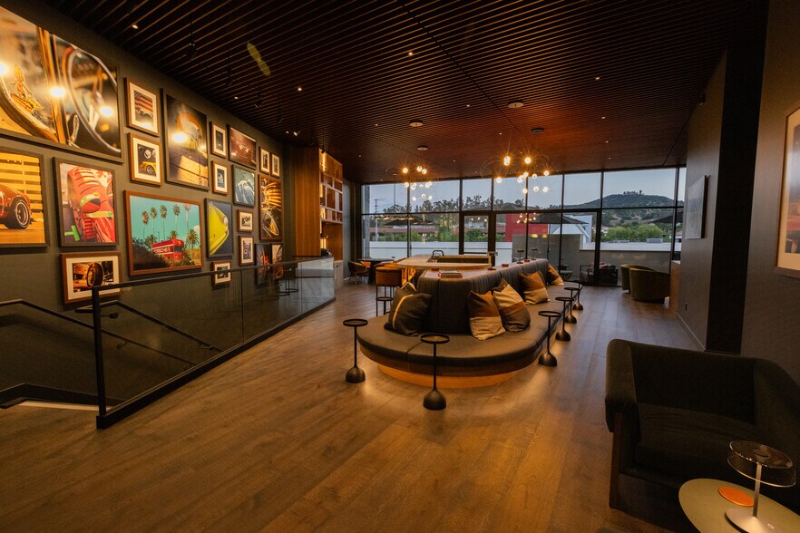 More Photos Of 23823 Ventura Blvd, Calabasas Warehouse For Sale